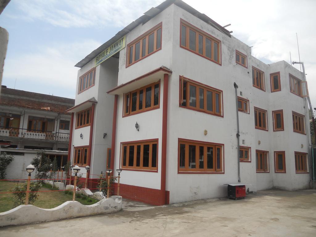 Hotel Royale Jannat Srīnagar Esterno foto