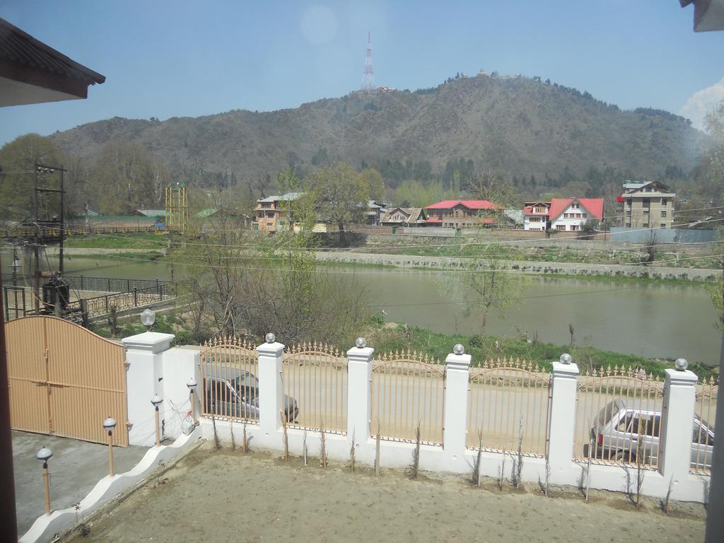 Hotel Royale Jannat Srīnagar Esterno foto