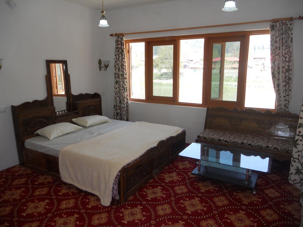 Hotel Royale Jannat Srīnagar Esterno foto