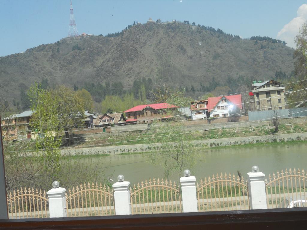 Hotel Royale Jannat Srīnagar Esterno foto